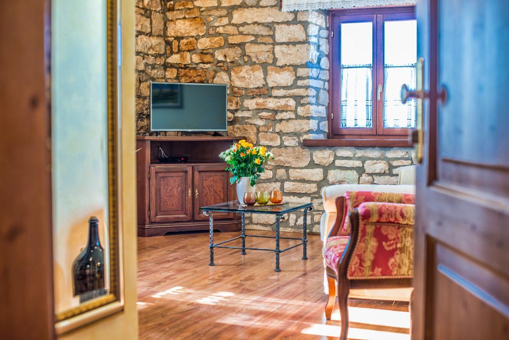 Aparthotel Katalyma 828 Kanfanar Dış mekan fotoğraf