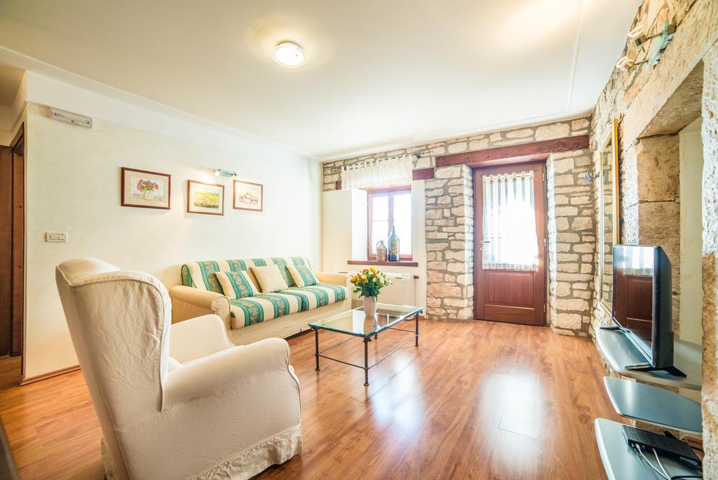 Aparthotel Katalyma 828 Kanfanar Dış mekan fotoğraf
